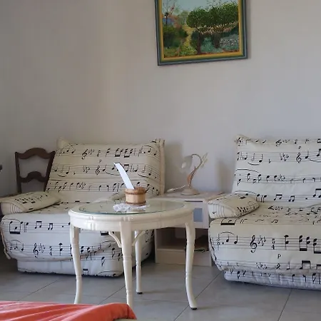 D'hotes La Bigarade Bed and Breakfast 3*