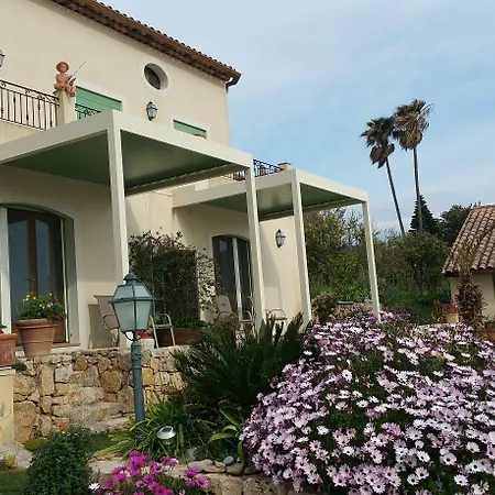 D'hotes La Bigarade Bed and Breakfast 3*