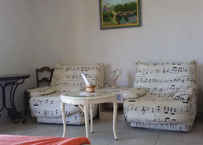D'hotes La Bigarade Bed and Breakfast 3*
