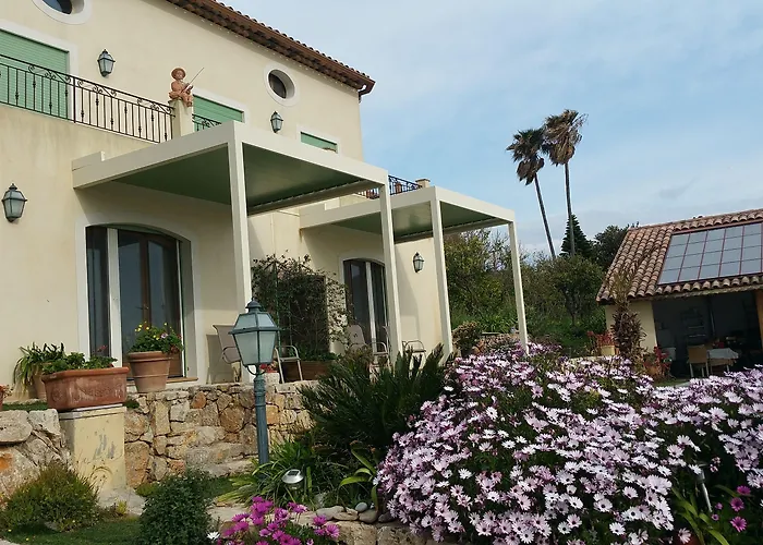 D'hotes La Bigarade Bed and Breakfast 3*