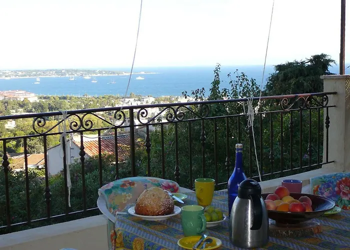 D'hotes La Bigarade Bed and Breakfast Golfe-Juan